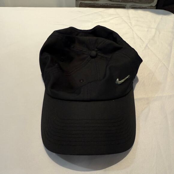Nike Women's Dri-FIT Club Swoosh Cap - Picture 1 of 5